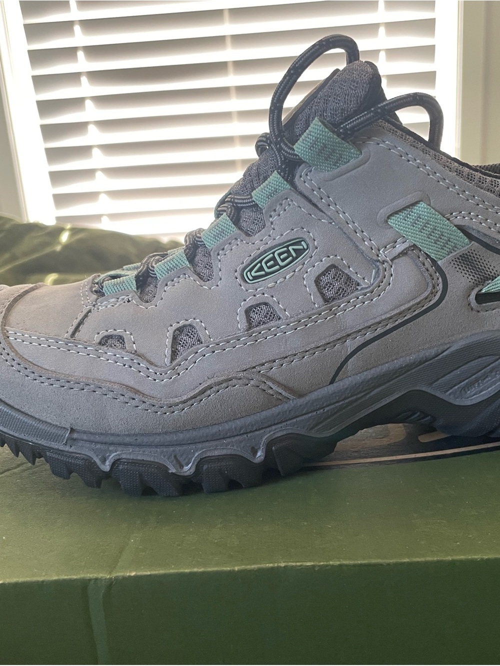 New with box KEEN women's Targhee 2 vented